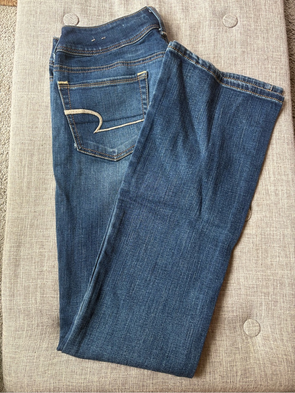 AMERICAN EAGLE BOOTCUT JEANS